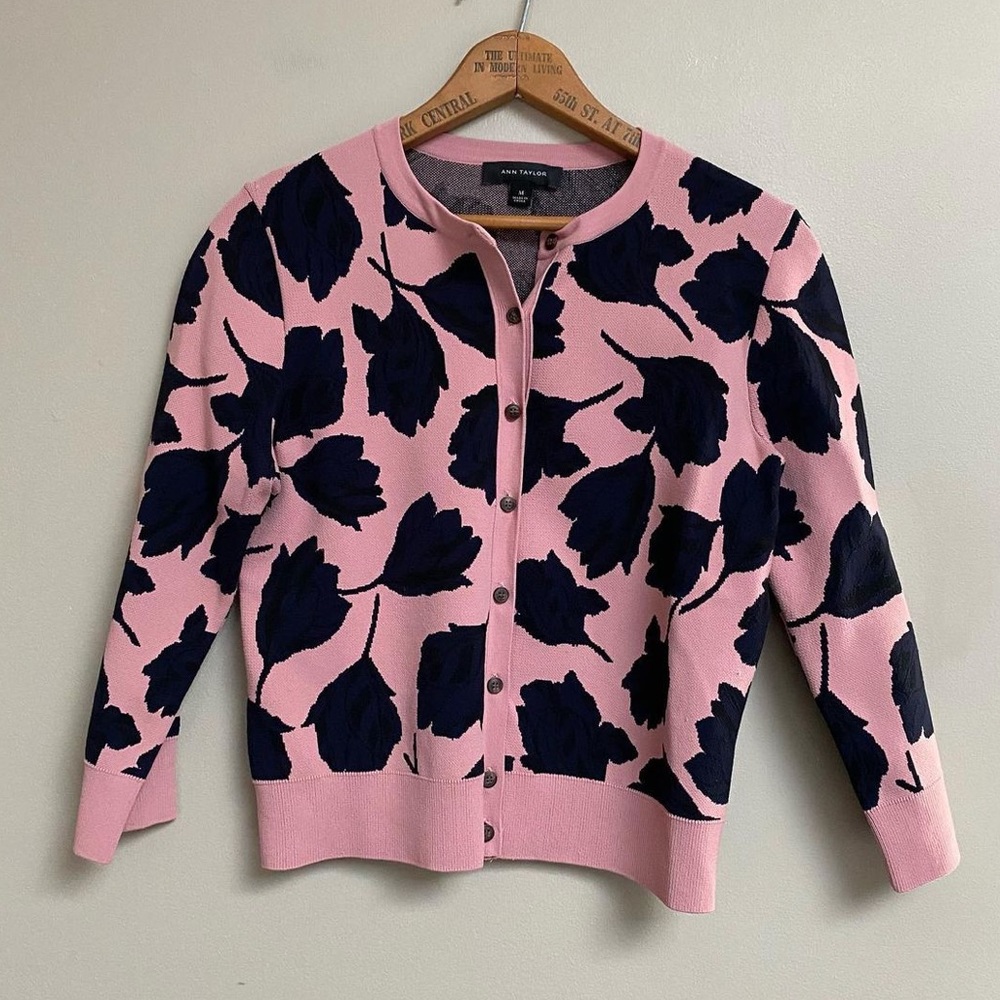 Ann Taylor dusty pink cardigan in navy flowers